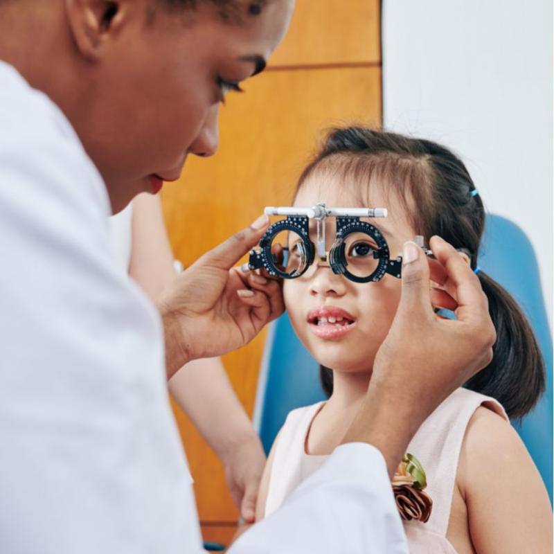 Oftalmologo pediatrico